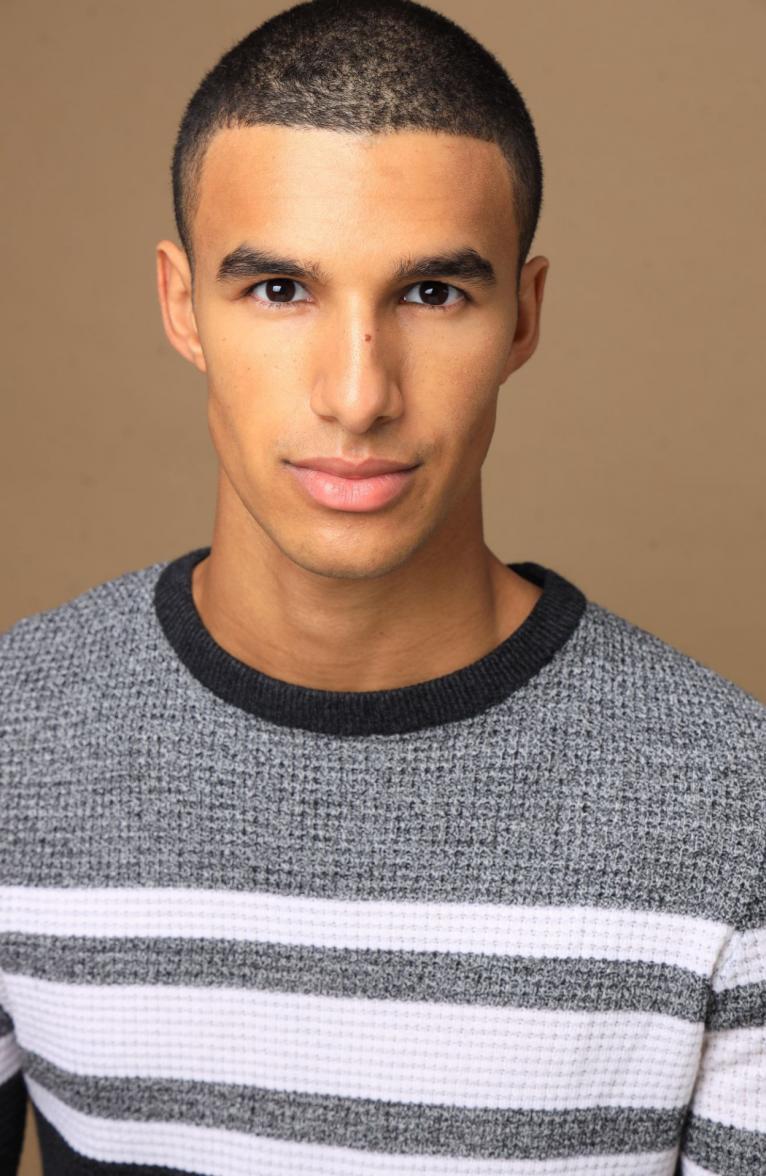 model-Yonis.-3957